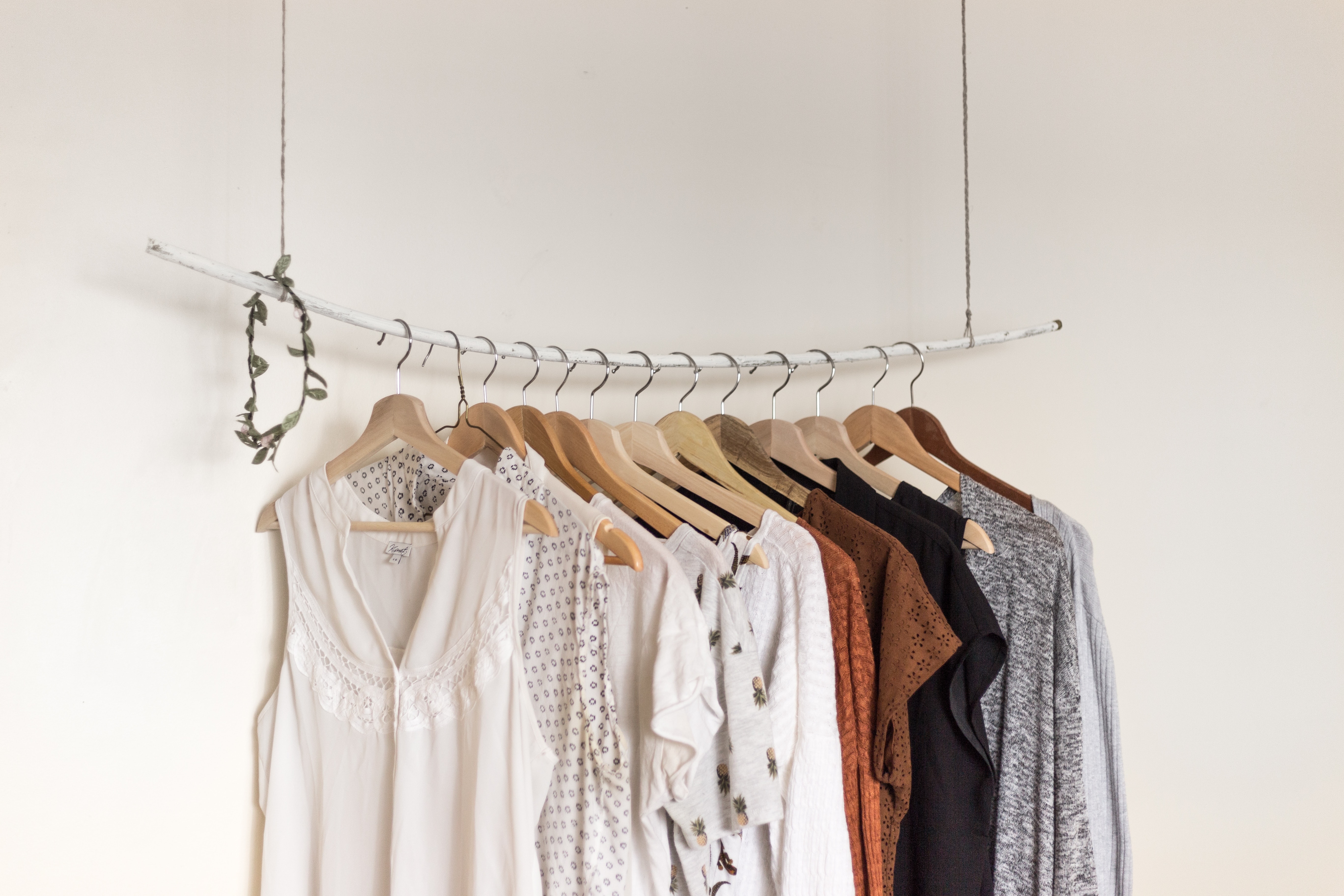 armário-cápsula, fashion, moda, minimalismo, roupas básicas, guarda-roupa minimalista,
